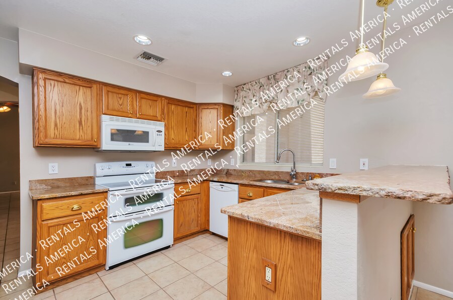 Building Photo - 7620 S Trumpet Vine Ave