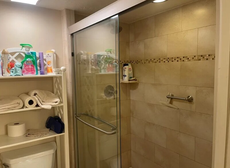 Master Shower - 5770 Trailwinds Dr
