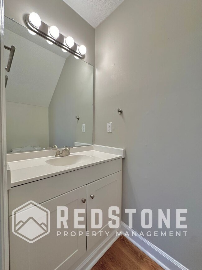 Building Photo - 727 S Broad St