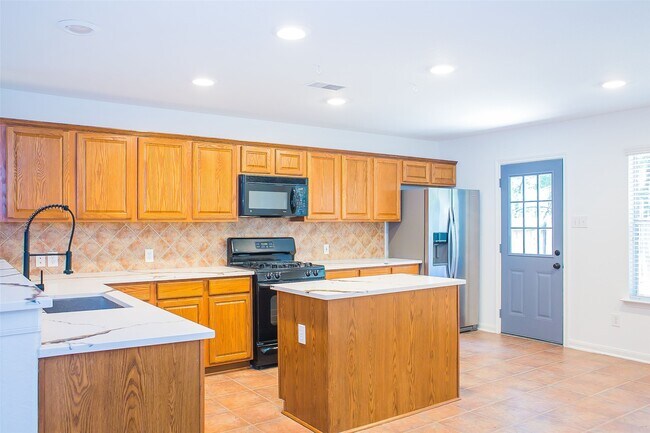 Building Photo - 91 Genesee Ridge Dr