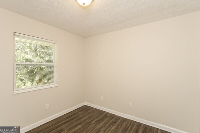 Building Photo - 599 Plainville Dr SW