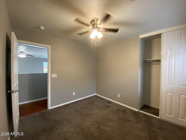 Building Photo - 1117 E Arabian Dr
