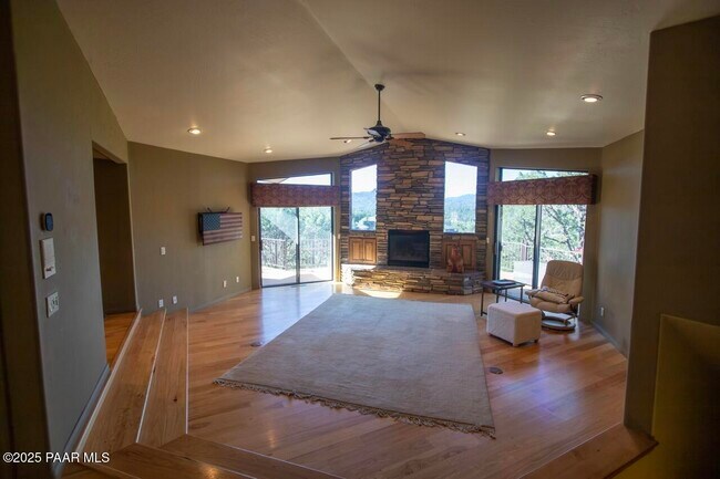 Building Photo - 270 Long