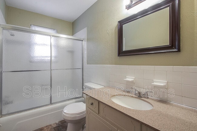 Building Photo - 9519 E 18 St S