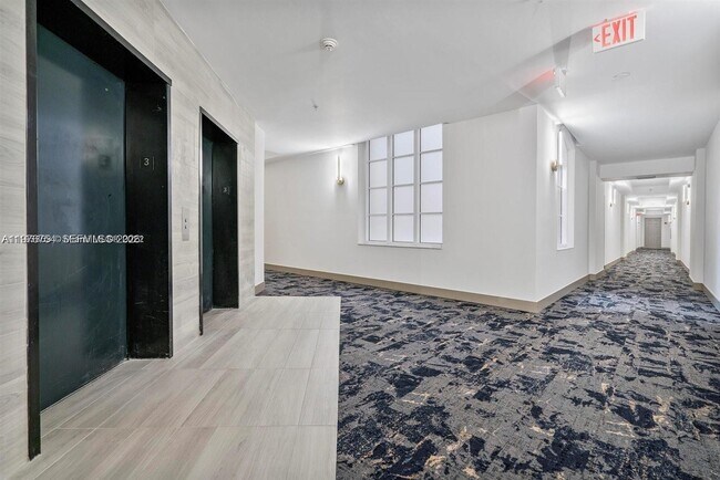 Building Photo - 3001 NE 185th St