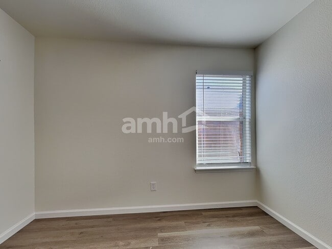 Building Photo - 7505 Fossil Lake Dr