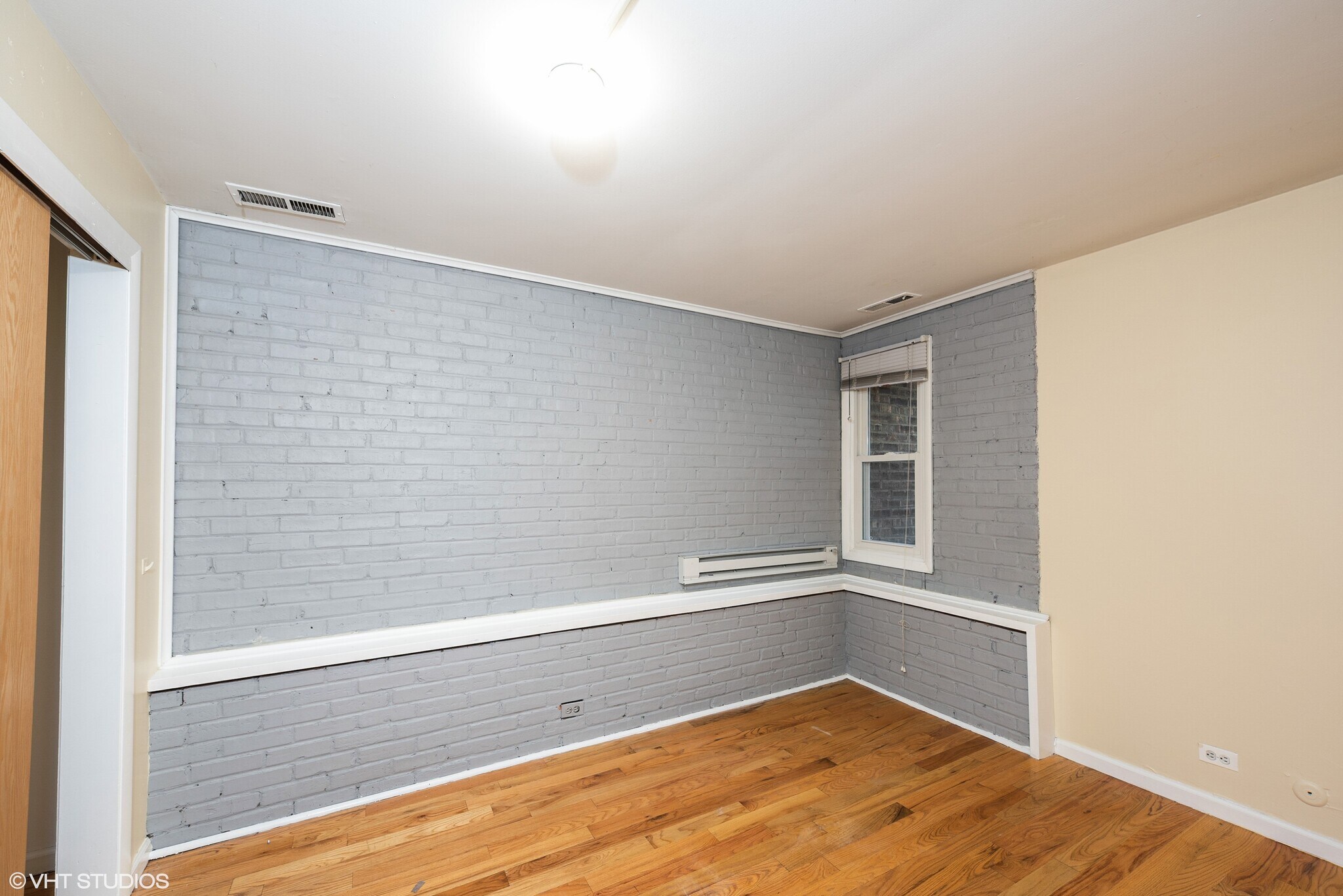Building Photo - 848 W Lill Ave