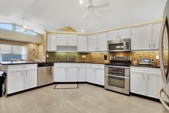 Building Photo - 14148 Paddock Dr