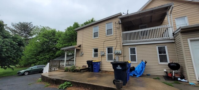 Building Photo - 3 bedroom 1 bathroom home in Brownstown/Leola