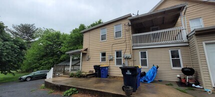 Building Photo - 3 bedroom 1 bathroom home in Brownstown/Leola