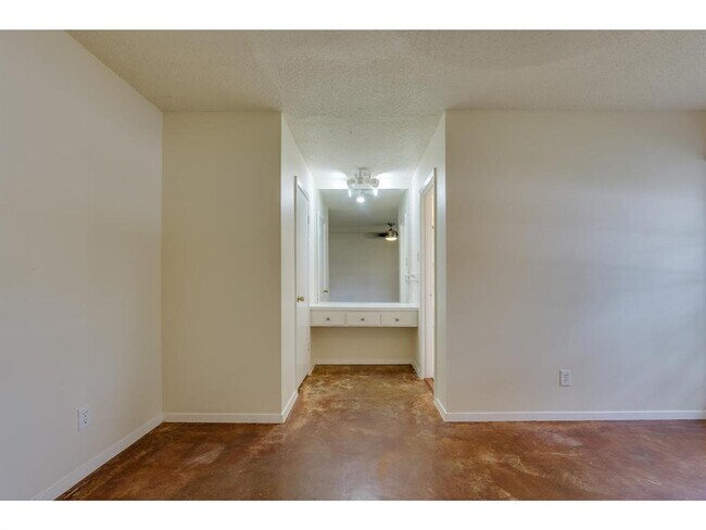 Building Photo - 3406 Norwood Hill Rd