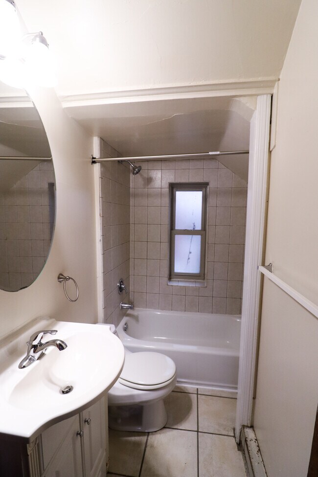 Building Photo - 2705 Eden Ave