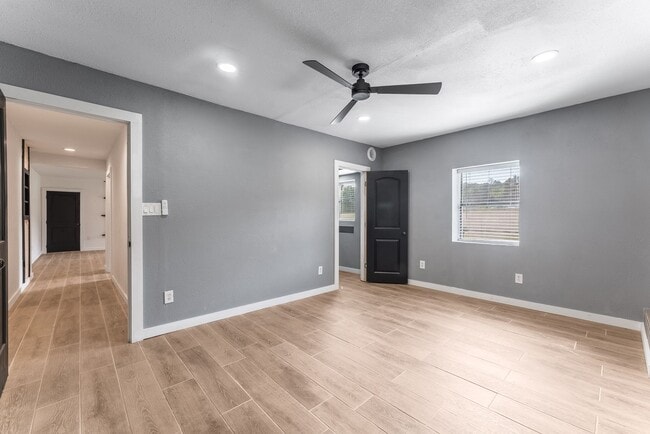 Building Photo - Newly Updated- Ready for you!