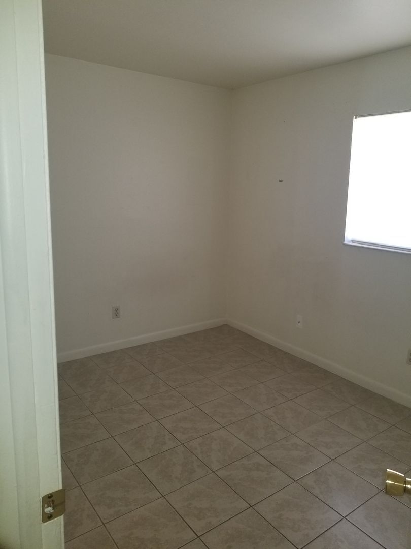 Building Photo - 3223-3225 SW Santa Barbara Pl