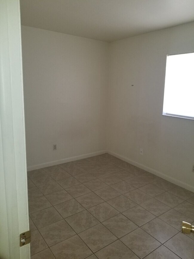 Building Photo - 3223-3225 SW Santa Barbara Pl