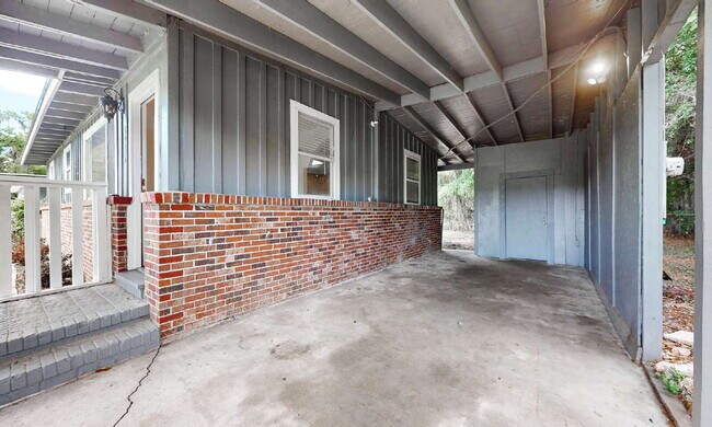 Building Photo - "Cozy 3-Bedroom Gem with a Gated Private B...