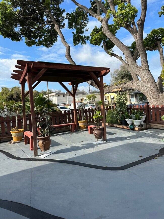 Building Photo - 2212 Gramercy Ave