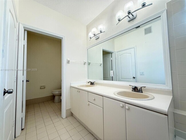 Building Photo - 15131 SW 23rd Ln