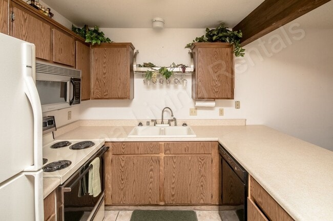Building Photo - CENTRALLY LOCATED 1 BEDROOM CONDO