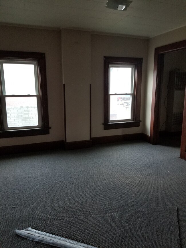 Building Photo - 625 Rhomberg Ave