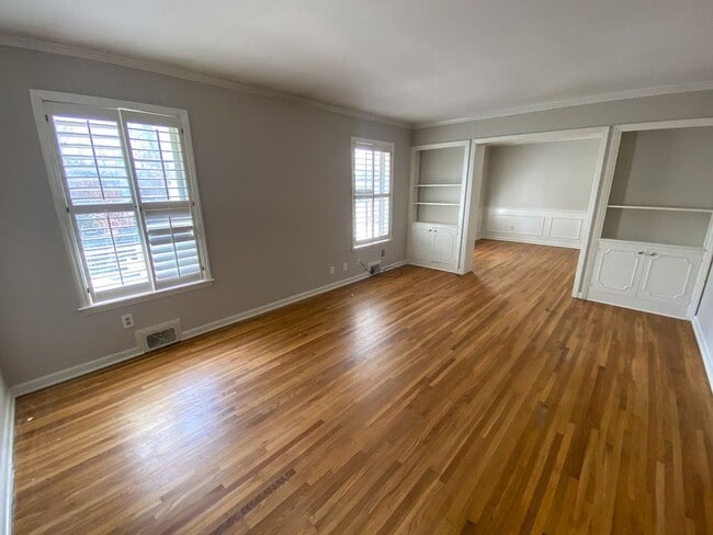 Building Photo - 4 bed, 2.5 bath home in East Memphis near CBHS, Shelby Farms, and Baptist Hospital