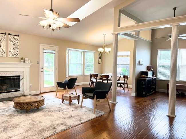 Building Photo - Stunning 3 Bed 3 Bath Ranch In Chesterfiel...