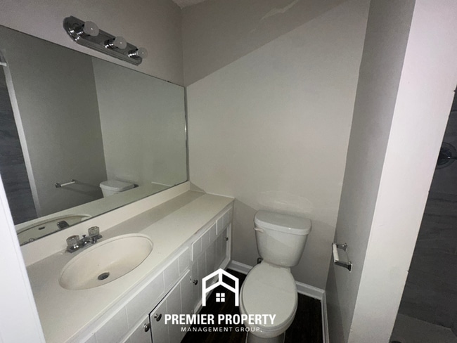 Building Photo - Charming 3BR/2BA Home in Bartlett Cove | Hardwood Floors, Fireplace & Fenced Yard