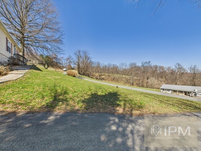 Building Photo - Bright Modern 3 Bedroom, 2 Bath Home in Eastern York Schools!