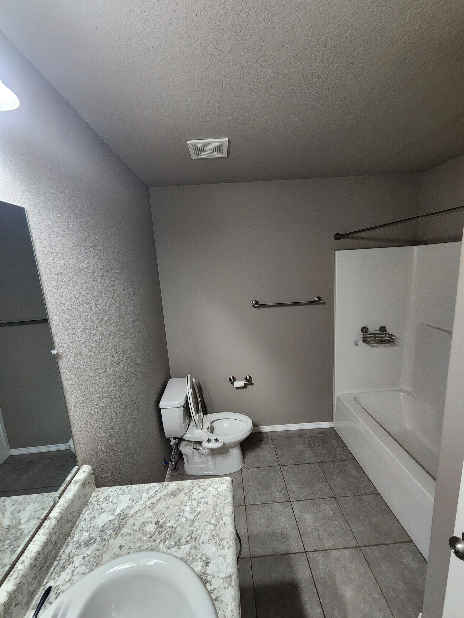 Building Photo - 2607 Whispering Woods Ct