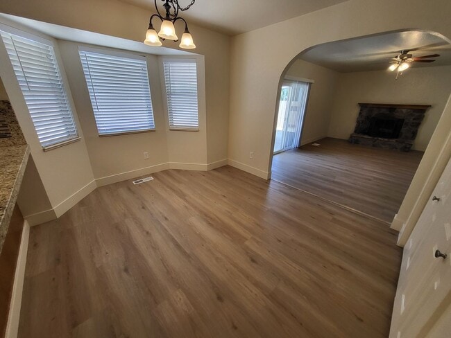 Building Photo - 3110 Oreana Dr