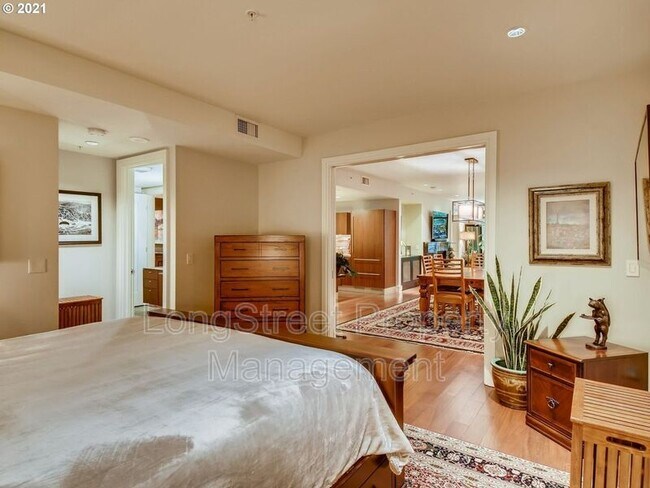 Building Photo - 311 NW 12th Ave