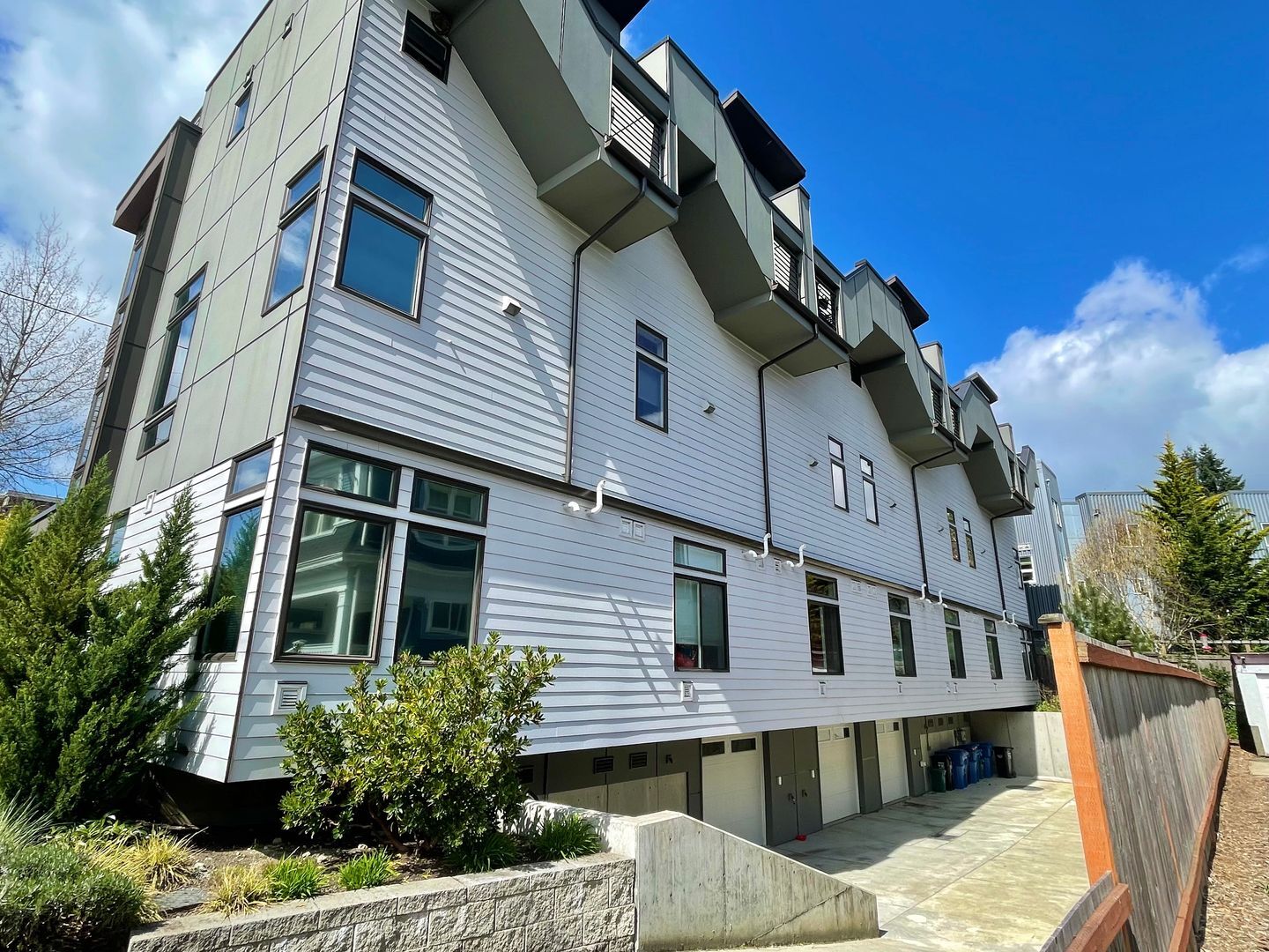 Building Photo - 4800 Stone Ave N