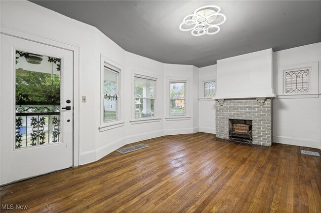 Building Photo - 3303 E 118th St