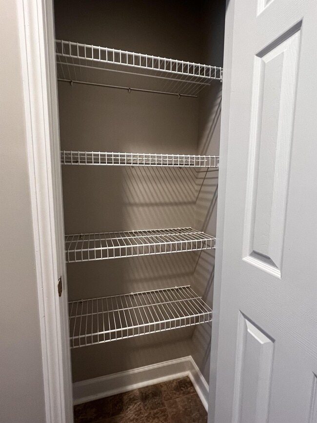 Building Photo - 708 Tattnall Dr