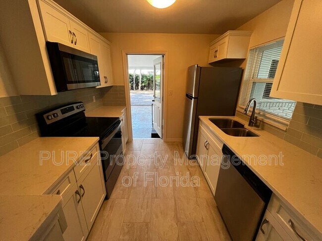 Building Photo - 1222 SE 3rd St