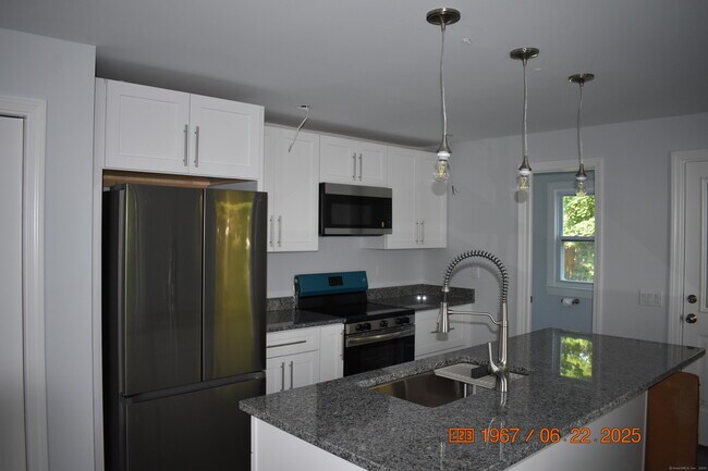 Building Photo - 43 Highland Ave