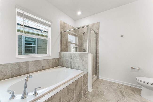 Building Photo - Solar panel Spacious 3 bedroom house with all appliances included.