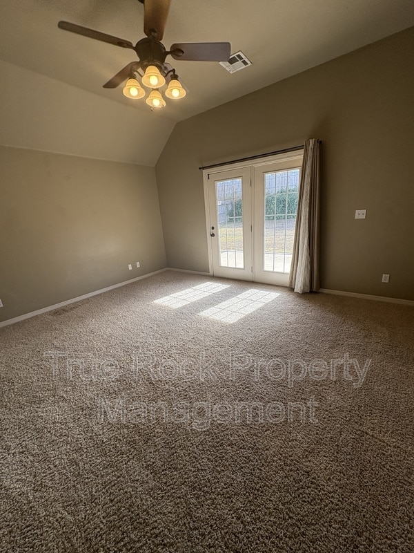 Building Photo - 817 Cypress Dr