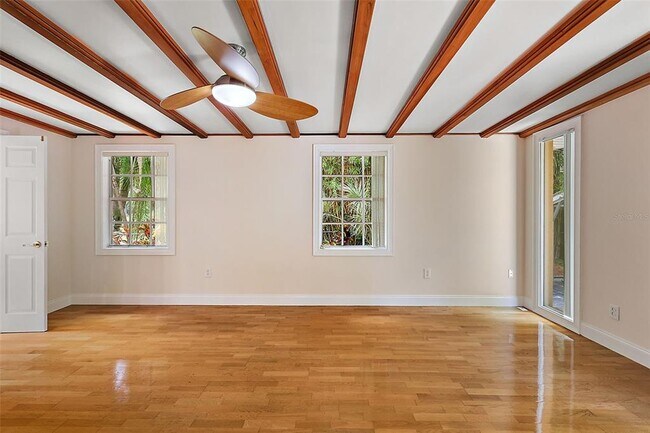 Building Photo - 507 Lakeshore Dr