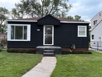 Building Photo - 27813 Avondale St