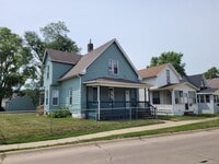 Building Photo - SW 3 bedroom 1 bath duplex with 1 stall ga...