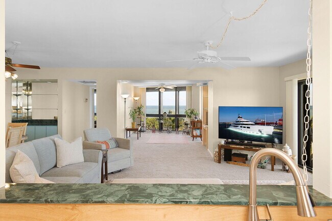 Building Photo - 801 S Ocean Dr