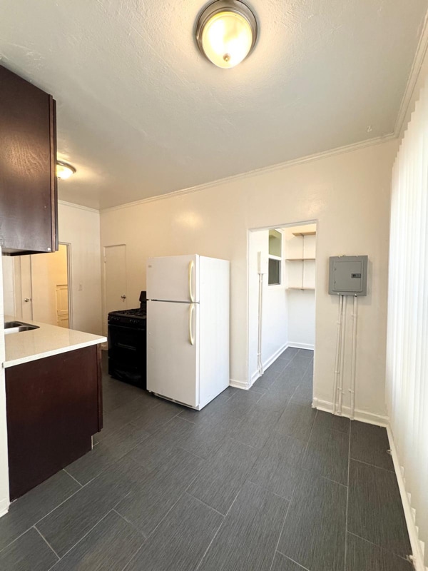 Building Photo - 636 N Plymouth Blvd