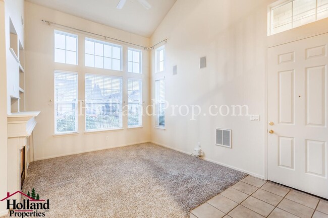 Building Photo - Beautiful 2 Bedroom 2.5 Bathroom Single Fa...