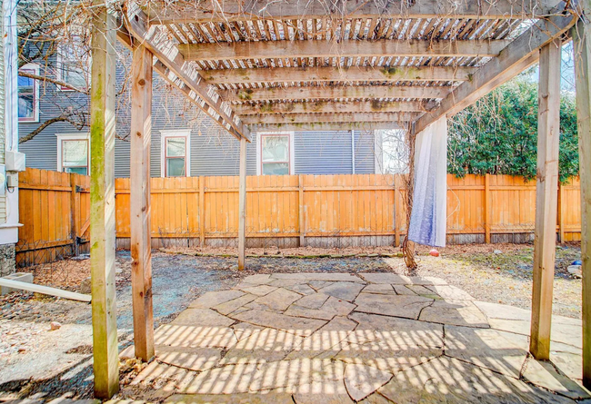Building Photo - Perfect 5BR Home in Uptown!