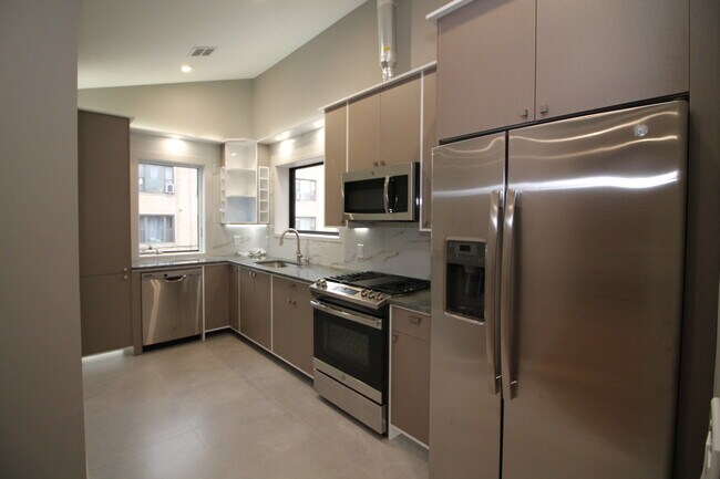 Building Photo - 21 65th St