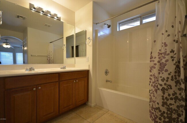 Building Photo - 1478 E Poncho Ln