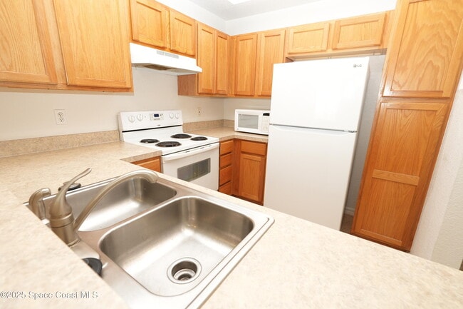 Building Photo - 110 Turpial Way