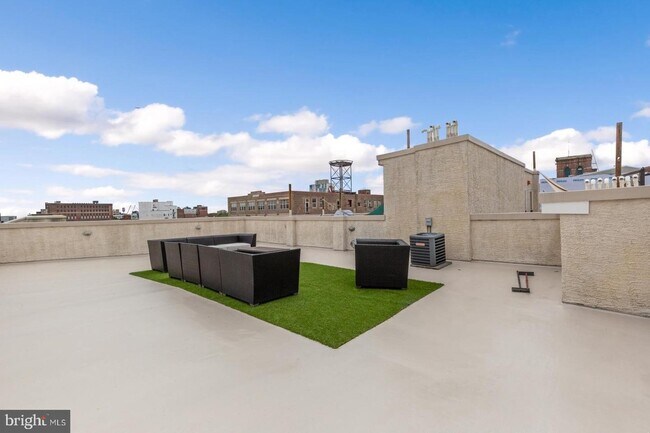Building Photo - 1241 Buttonwood St