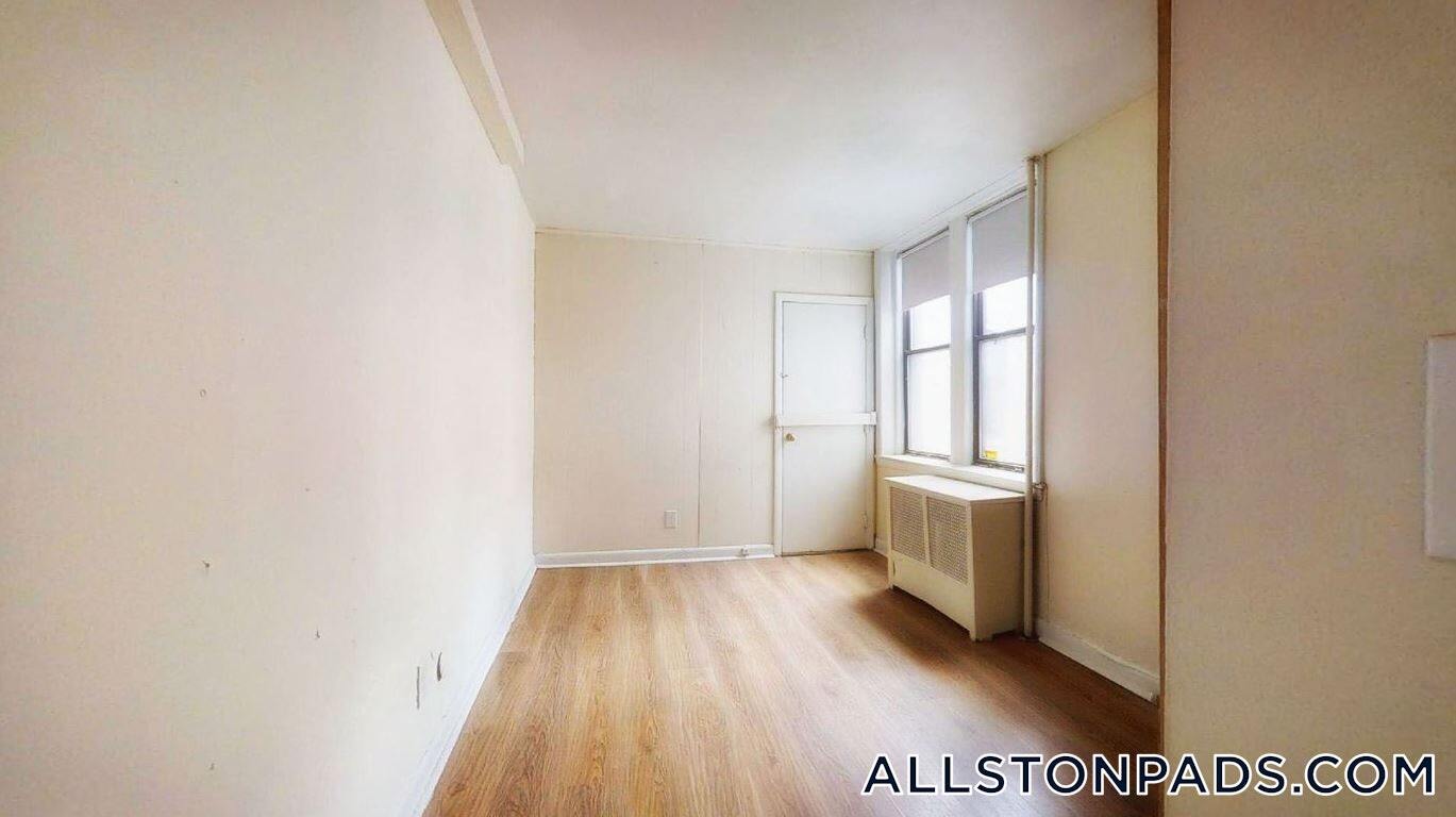 Building Photo - 1131 Commonwealth Ave